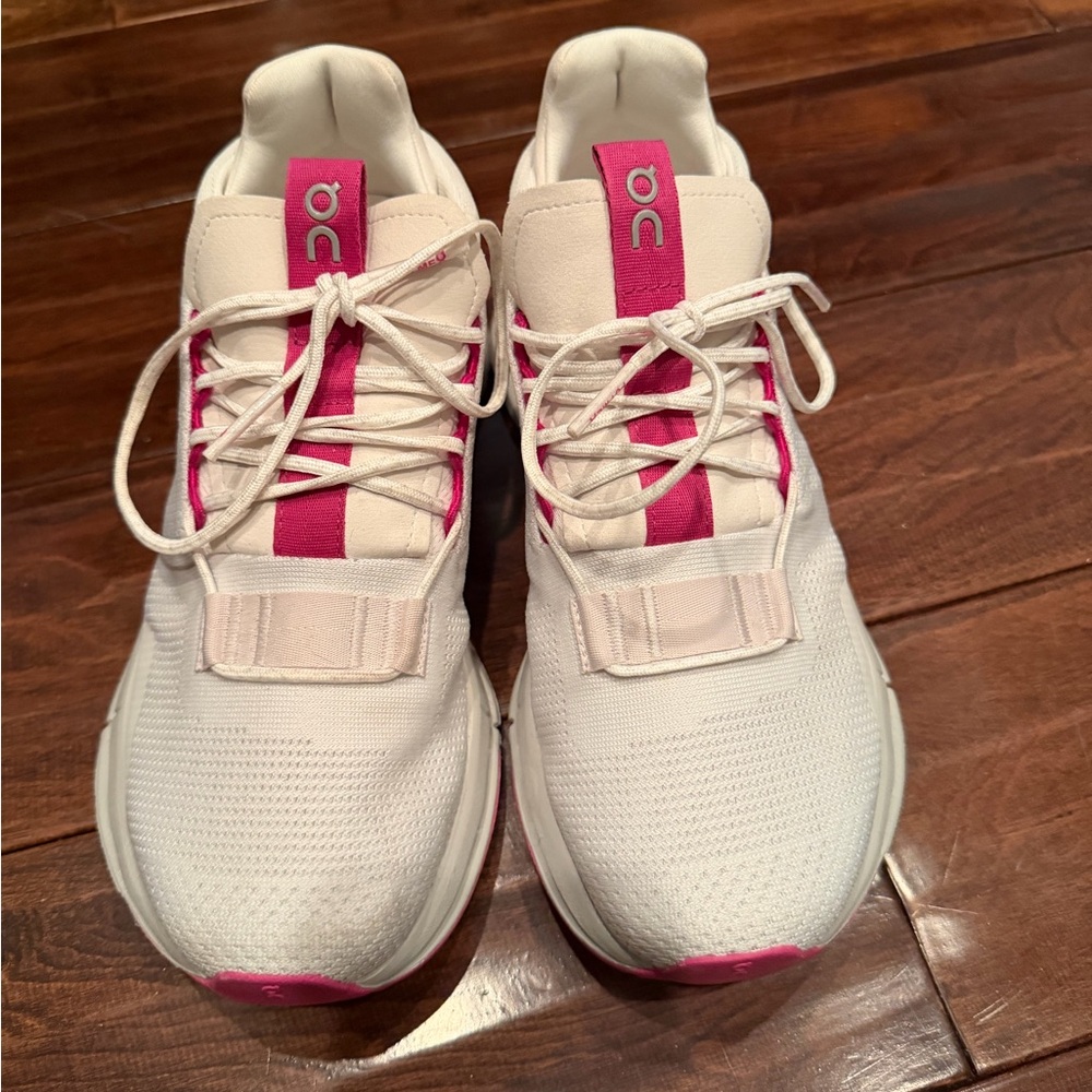 On Running Women's Athletic Shoes in White and Pink